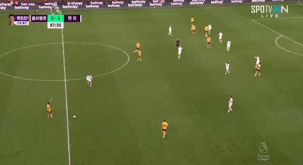 Wolves vs. Man Yurashford Yellow Card