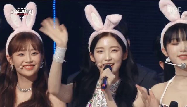 Jisoo and Yena, born in 1999, are born in the year of the rabbit