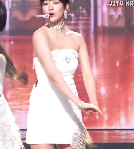 Eyeve Off-Shoulder Mini Dress Eyeve Ahn Yujin