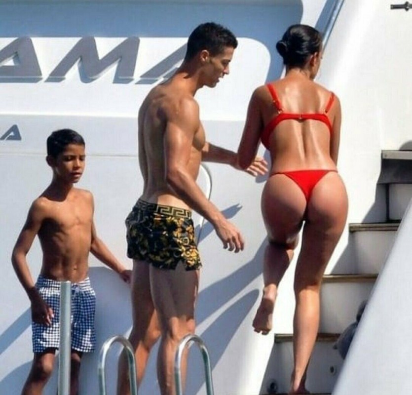 The reason Ronaldo is dating his girlfriend Georgina.