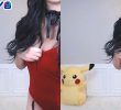 (SOUND)Pikachu bunny girl garter belt reaction from the back.