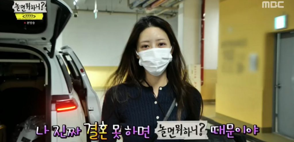 Lovelyz's Lee Mi-Joo's bare face revealed while being embarrassed.