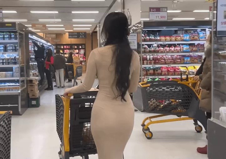 Shopping wife and child Missy look back taegif