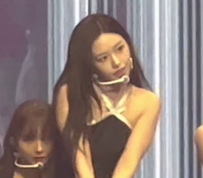 Black Halterneck Dress Ive An Yu-jin Seoul Music Awards Stage Solid Thighs