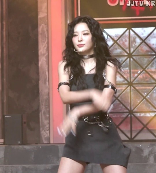 Red Velvet off-shoulder, honey thigh, god the beat, Seulgi.