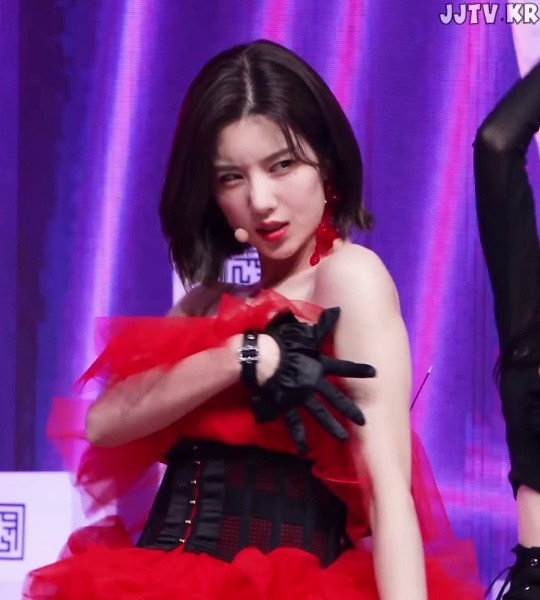 Other Red Off-Shoulder Dress Armpit Kwon Eunbi