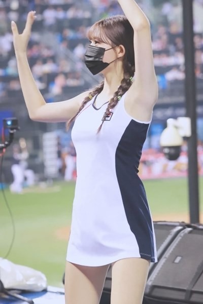 Cheerleader Ahn Hye-ji sleeveless dress
