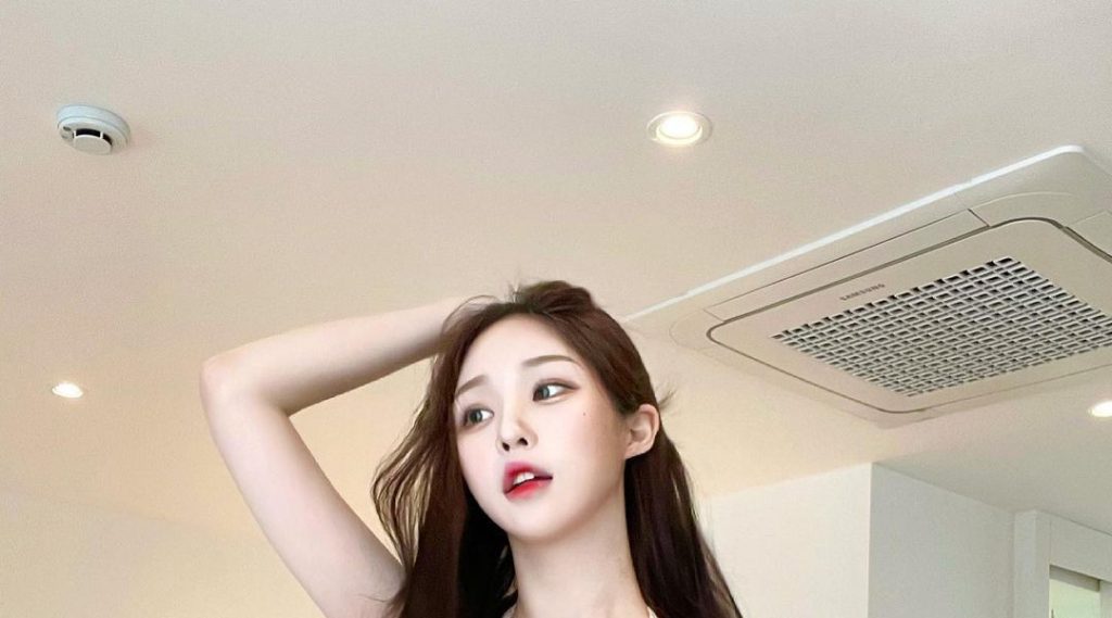 Streamer Han Gang Woo Hankyung's Instagram selfie collection.