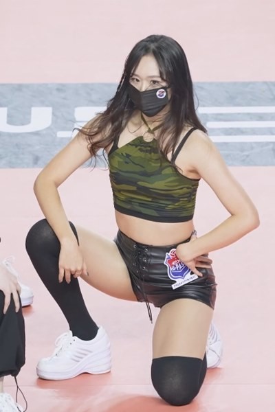Kim Ga-young Cheerleader Defense Cropped Sleeveless