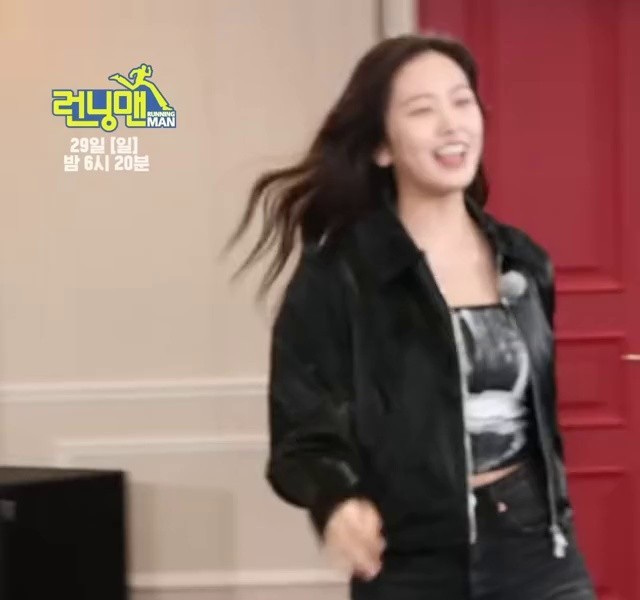 Ahn Yujin Hot Pants Dance gif, who appeared on Running Man.