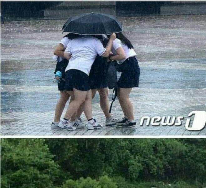When it rains, girls vs boys.