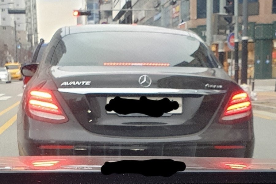 Oppa, I put a Mercedes mark on her Avante.