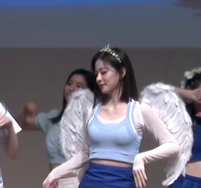 The angel from heaven, Lee Chaeyoung of fromis_9.