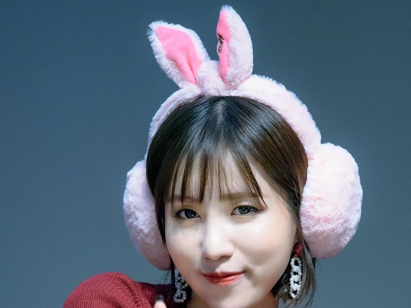 Lovelyz's Jinjoo sisters Mi-Joo-myung is...