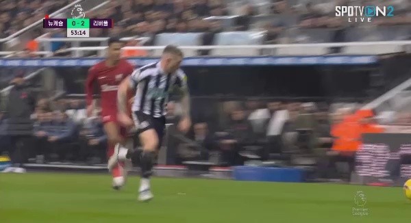 Newcastle vs Liverpool Sliding tackle shock Nunez and Trippier Shaking. Shaking.