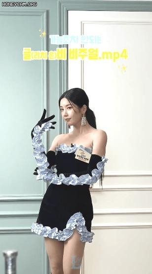 Kwon Eun-bi off-shoulder mini dress