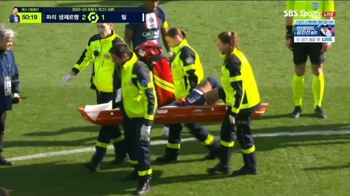 PSG ville ends up being carried out on a stretcher.