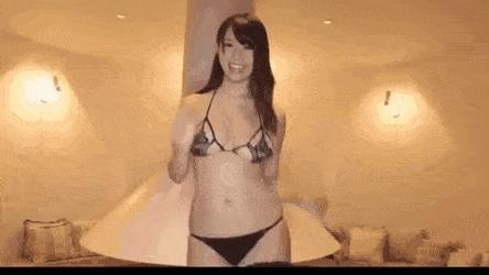 Shaking gravure model in bikini