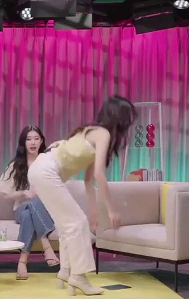 ITZY's YUNA is not careful.