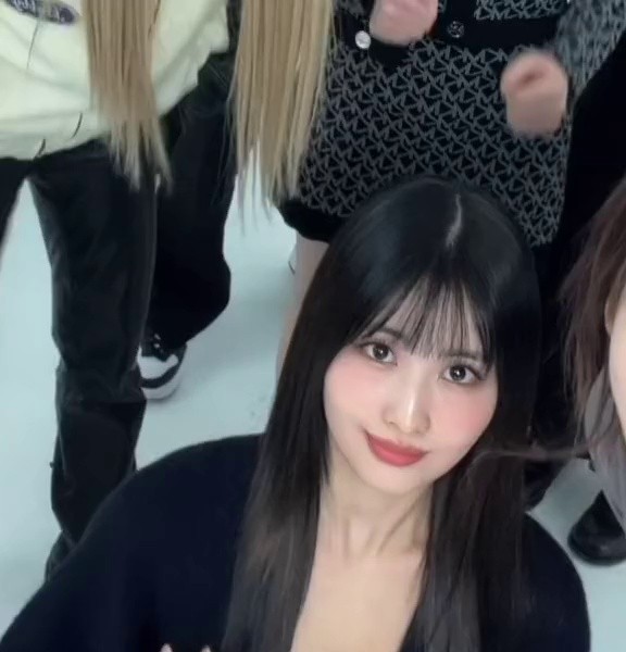 TWICE MOMO dancing to the new song from above.