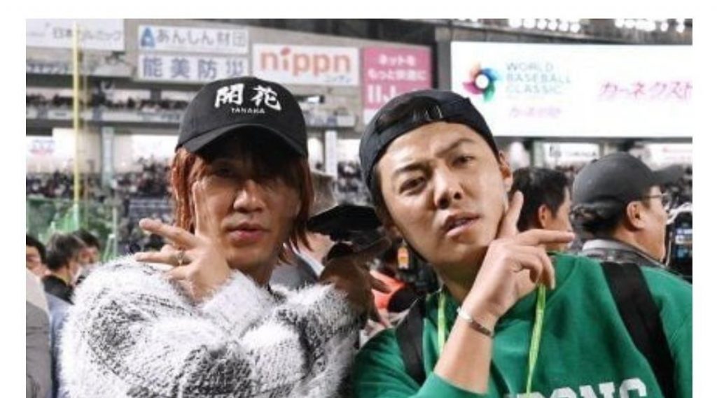 Two people who don't know where they're cheering at the Korea-Japan match.