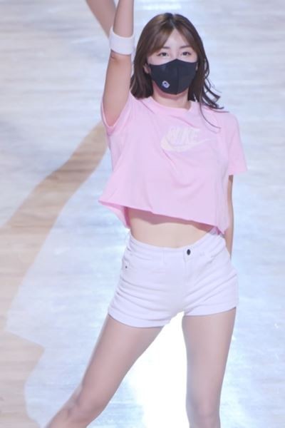 Crop pink T-shirt white shorts Ahn Ji-hyun cheerleader