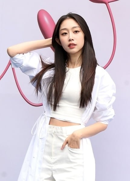 Lovelyz Seo Ji-Soo comes out in Model Taxi 2.