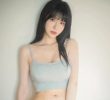 Lee Arin posted a picture of her yellow dolphin body on Instagram