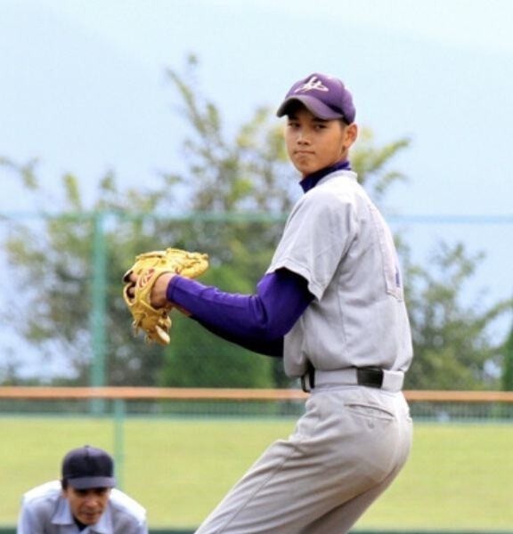Ohtani's skinny pitching picture in high school.jpg