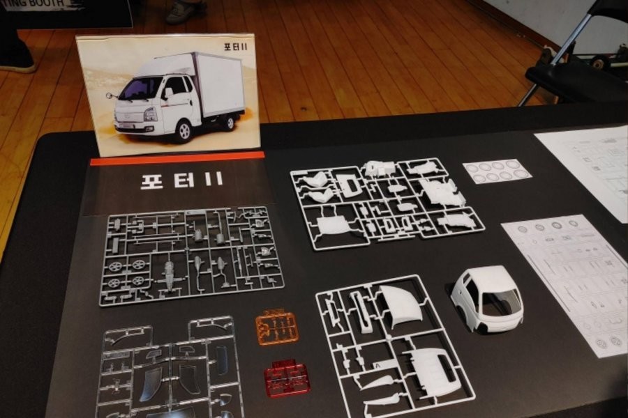 A small Porter truck will be released as a plastic model Perm