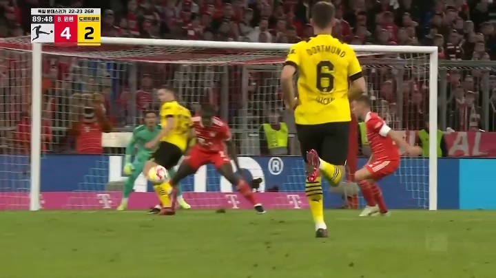 Munich v Dortmund Ou Malen scored an additional goal 4-2 Shaking
