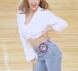 (SOUND)Lee Yumi Cheerleader Cropped White T-shirt Jeans Fit Chest Dribble