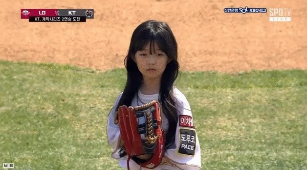 Yesol, who throws the first pitch at KT