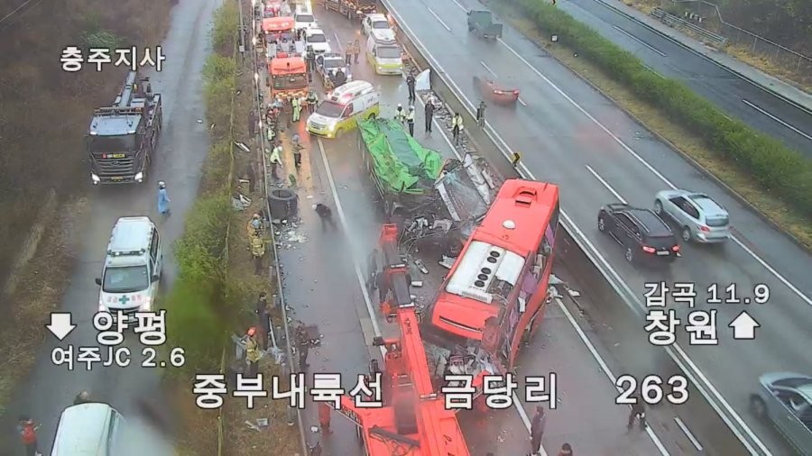 There's a big accident on the Jungbu Inland Expressway