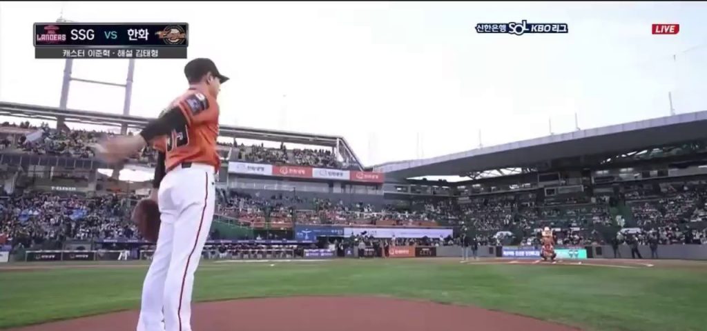 (SOUND)Actor Jung Sung-il, the Glory, and Ha Do-young, the opening pitch of Hanwha's Hanwha home opening game