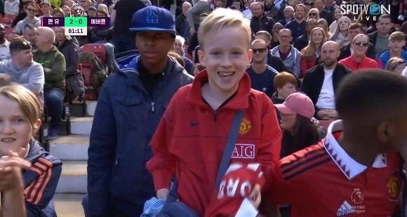 Man Utd vs kid who got uniform from Burton Rashford [Laughing]