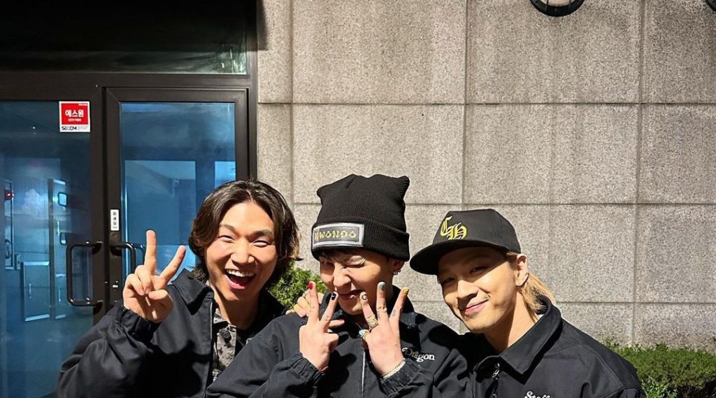 Finally, a group photo of BIGBANG