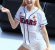 (SOUND)Ahn Hye-ji Cheerleader Doosan Uniform White Shorts