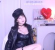 Lee Arin's dizzying cosplay leather outfit body