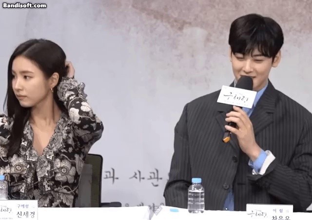 Shin Sekyung bursts into laughter at Cha Eunwoo's words