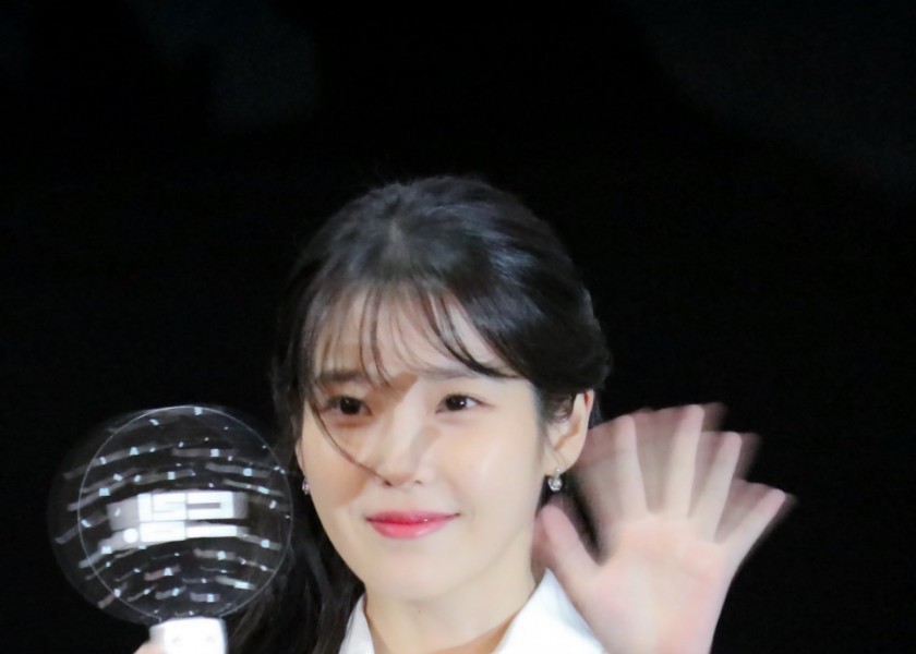 IU, IU, go to work on the release day of the movie "Dream" and greet
