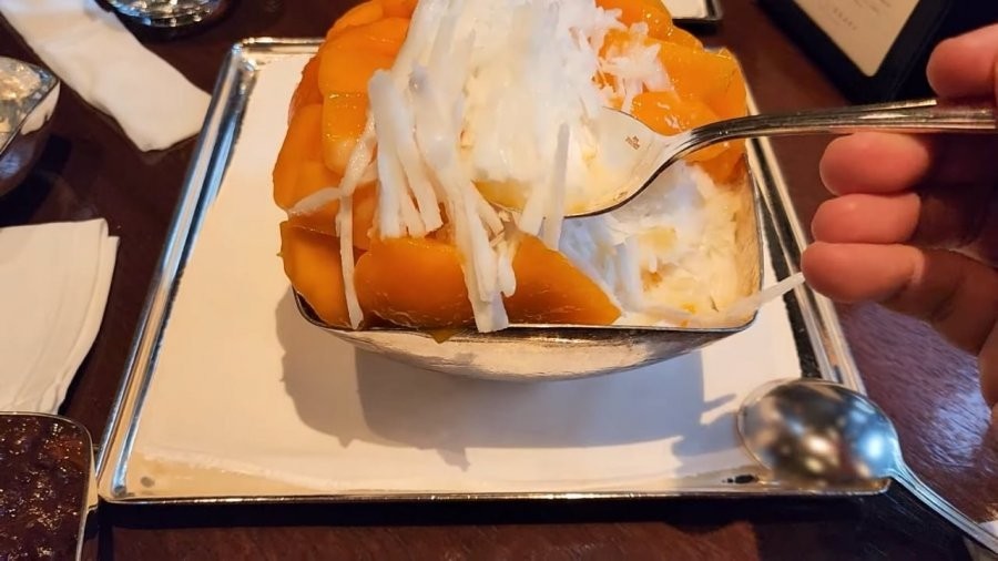 Updates on mango shaved ice at Shilla Hotel.jpg