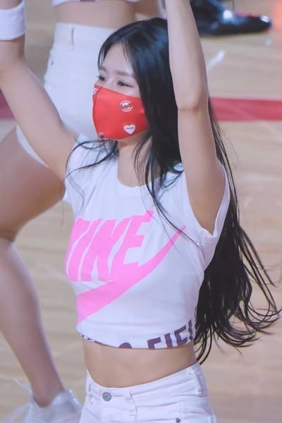 (SOUND)Nike Close-up Cropped White T-Shirt Cheerleader Park Ki-ryang