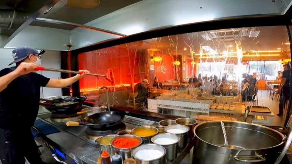 (SOUND)Chinese restaurant kitchen first-person perspective revealed mp4