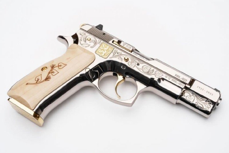 Handgun gift from Czech president to Zelensky