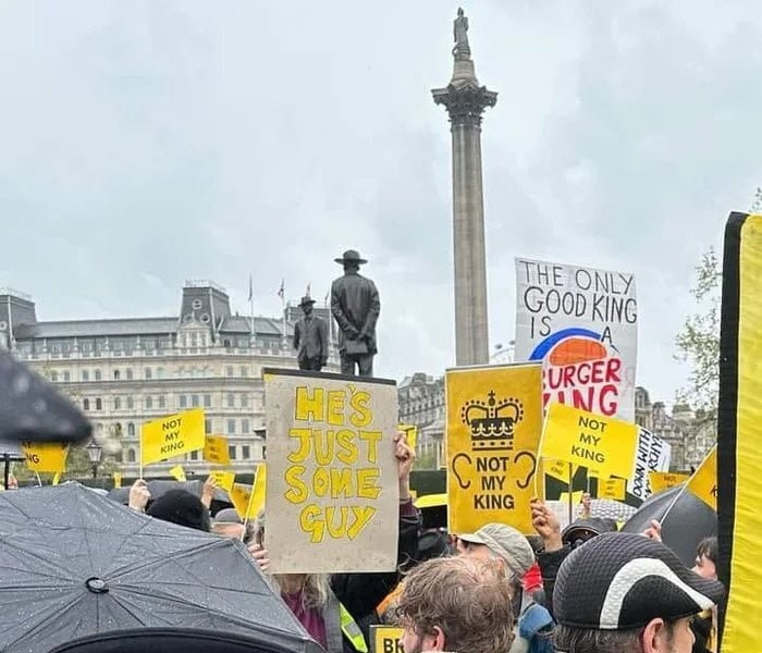 Charles protests against the throne in London