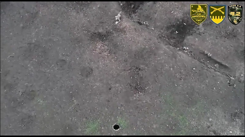 Russian soldier's desperate action after seeing Ukrainian drone