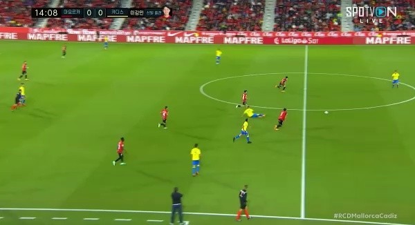 Mallorca vs Cadiz Lee Kang-in Pass, who won an ambiguous touch ball, but Shaking