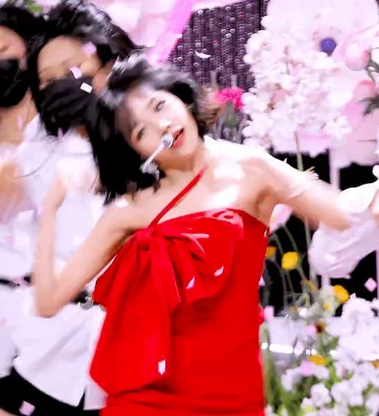 Jo Yuri's dance line