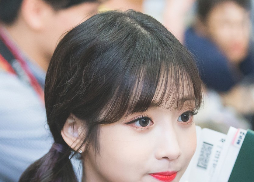 Lovelyz 25-year-old Ji-Ae at the airport